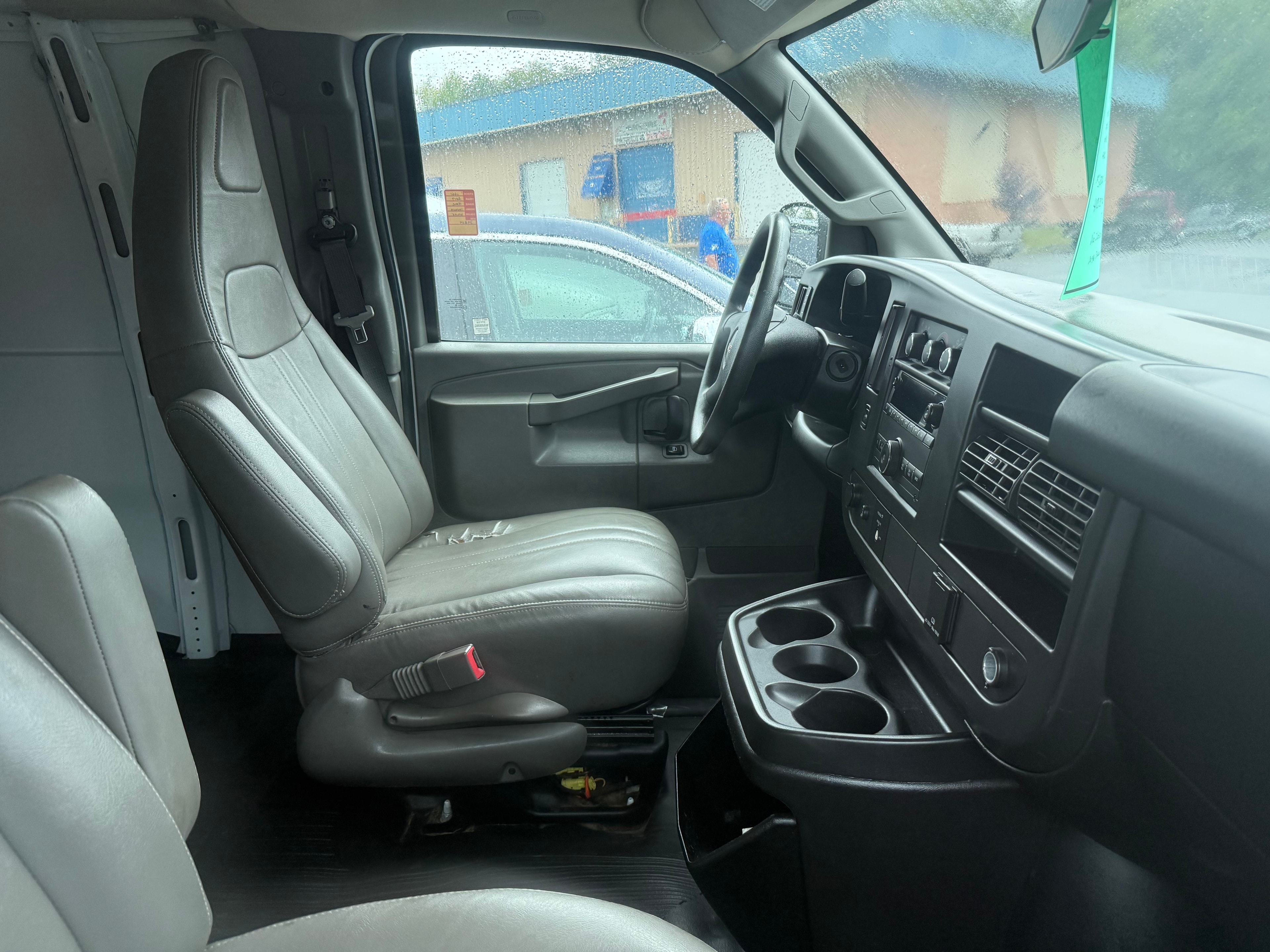 2015 GMC Savana 2500 — photo 5